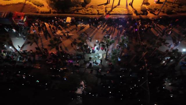 海峡两岸今夜同放焰火，厦门黄厝海滩人山人海|厦门市_新浪新闻