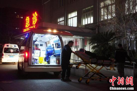 （新春走基层）除夕夜 上海医务工作者在岗位上坚守