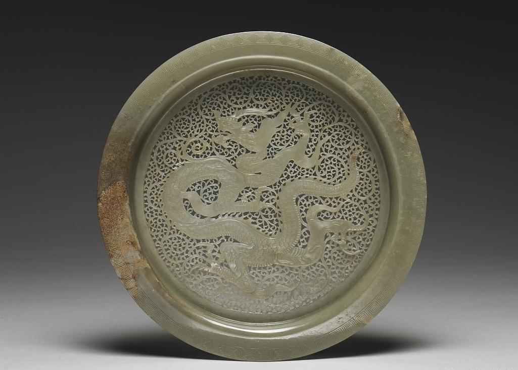 玉龙纹盘北宋或辽,玉石器&nbsp;台北故宫博物院藏