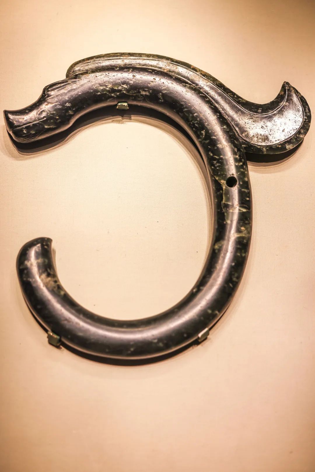 新石器时代·红山文化,玉龙,藏于中国国家博物馆.