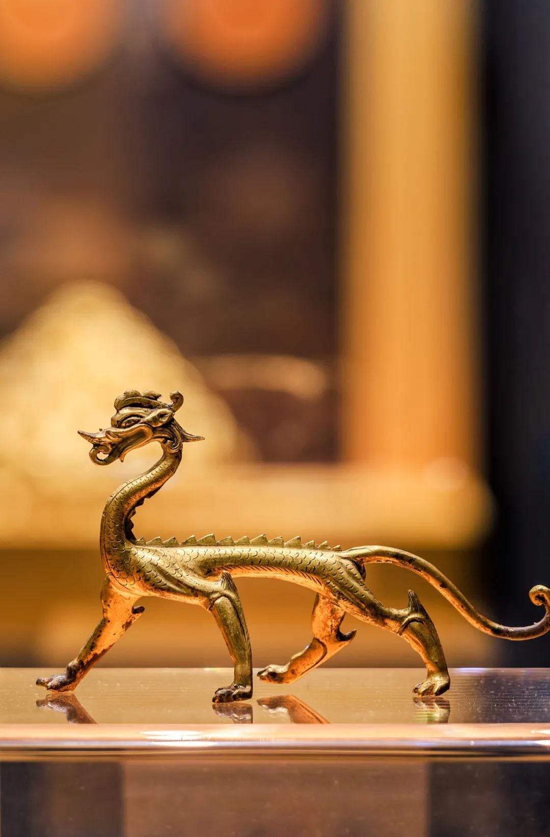 唐,鎏金走龙,藏于西安博物院.