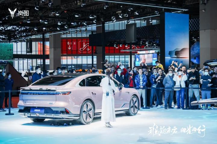 岚图汽车连续三年拿到中国汽车风云盛典大奖