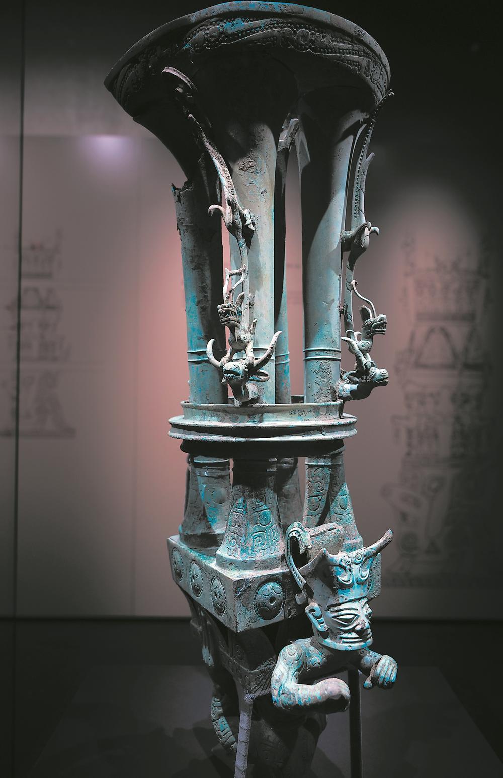 三星堆青铜器上的龙图腾