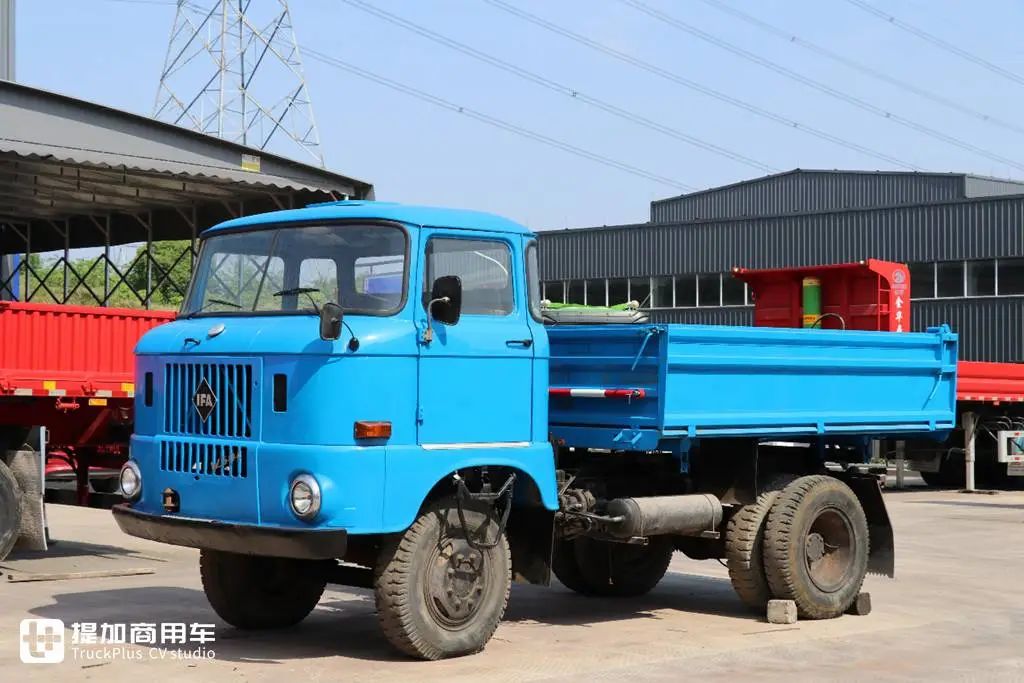 带你看一台在国内保存完好的依发w50卡车它当年可是好多老司机的发家