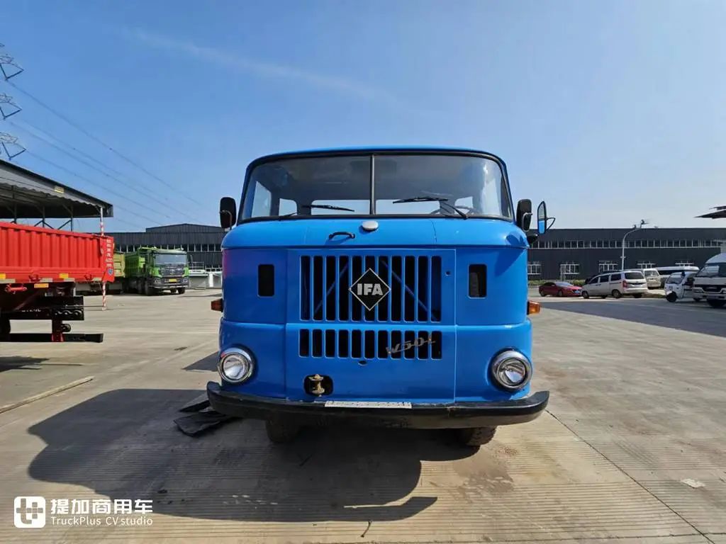 带你看一台在国内保存完好的依发w50卡车它当年可是好多老司机的发家