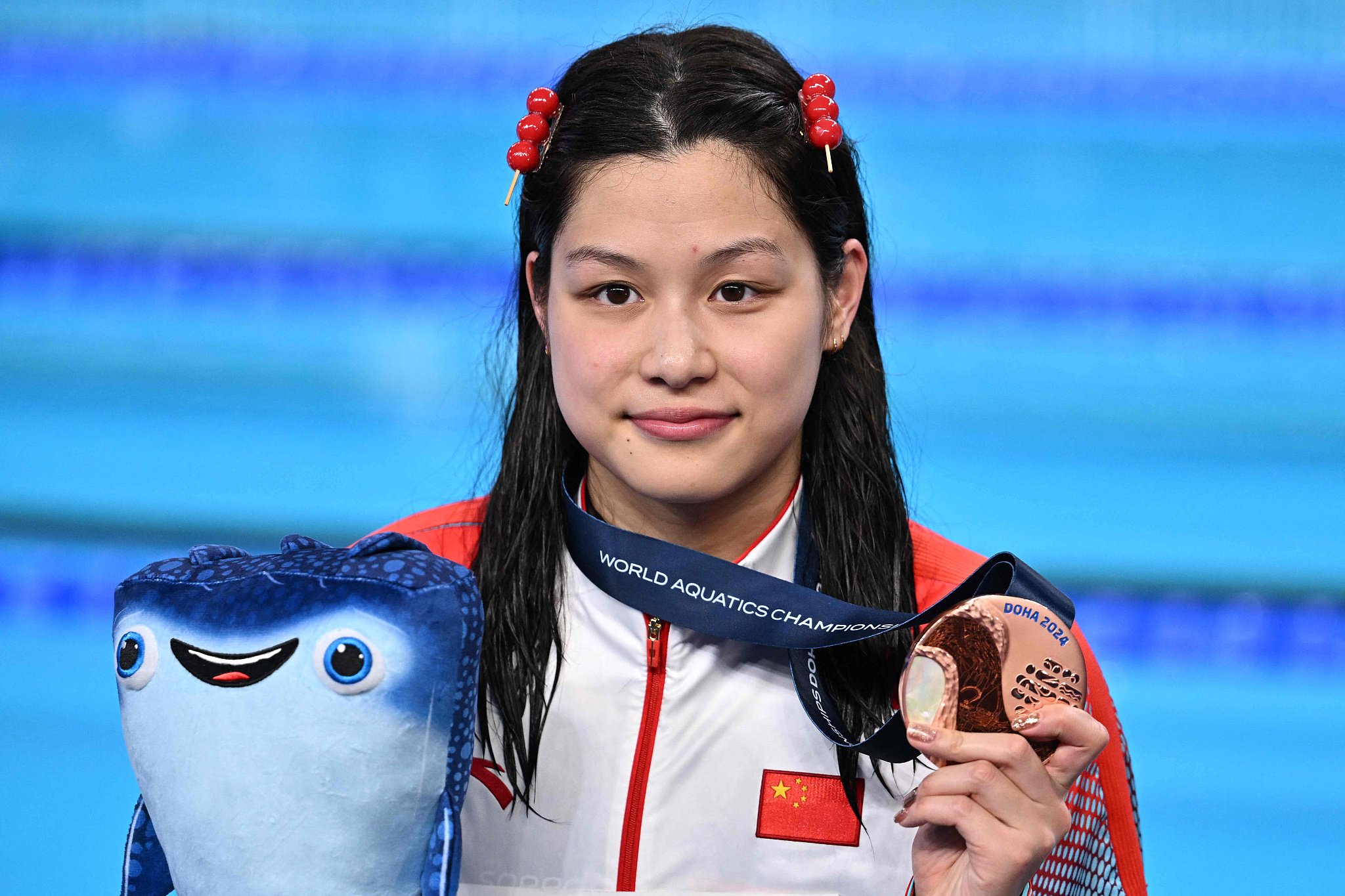 体坛联播|切尔西获近三轮首胜,余依婷世锦赛200米混摘铜