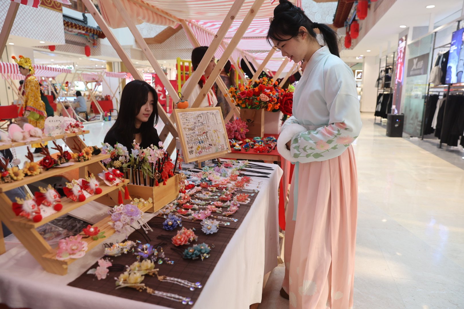 仅一天,汉服古风市集快闪大红门银泰百货|汉服_新浪财经_新浪网