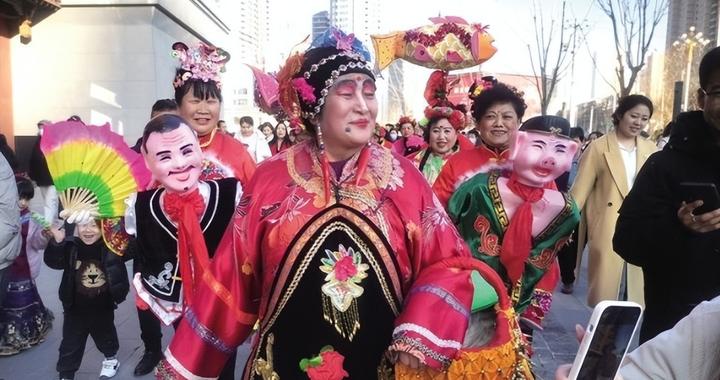 新春走基层丨花式兰州游，品味新年俗！市民、游客多样选择欢度龙年春节|兰州市|黄河_新浪新闻