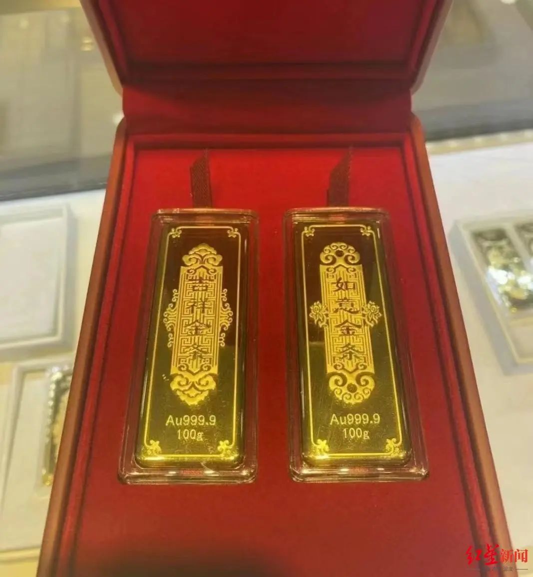 上海某金店销售的100g金条