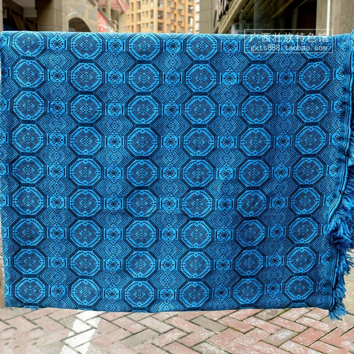 壮锦中最具代表性的蟒龙纹