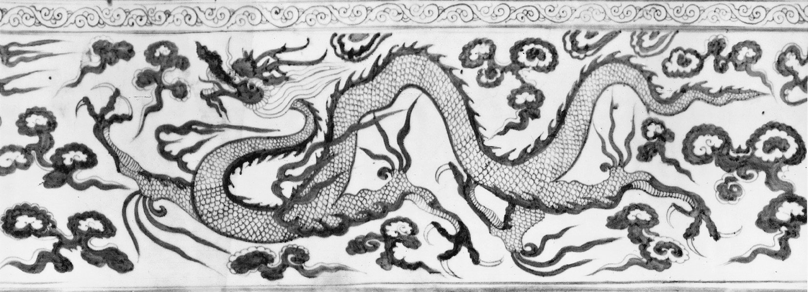 图868梅瓶上的龙纹,元代,14世纪,大英博物馆收藏.