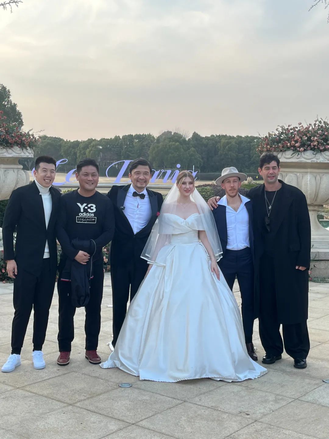 靠一部《道德经》,这个俄罗斯美女征服了谢晖……(多图直击婚礼)