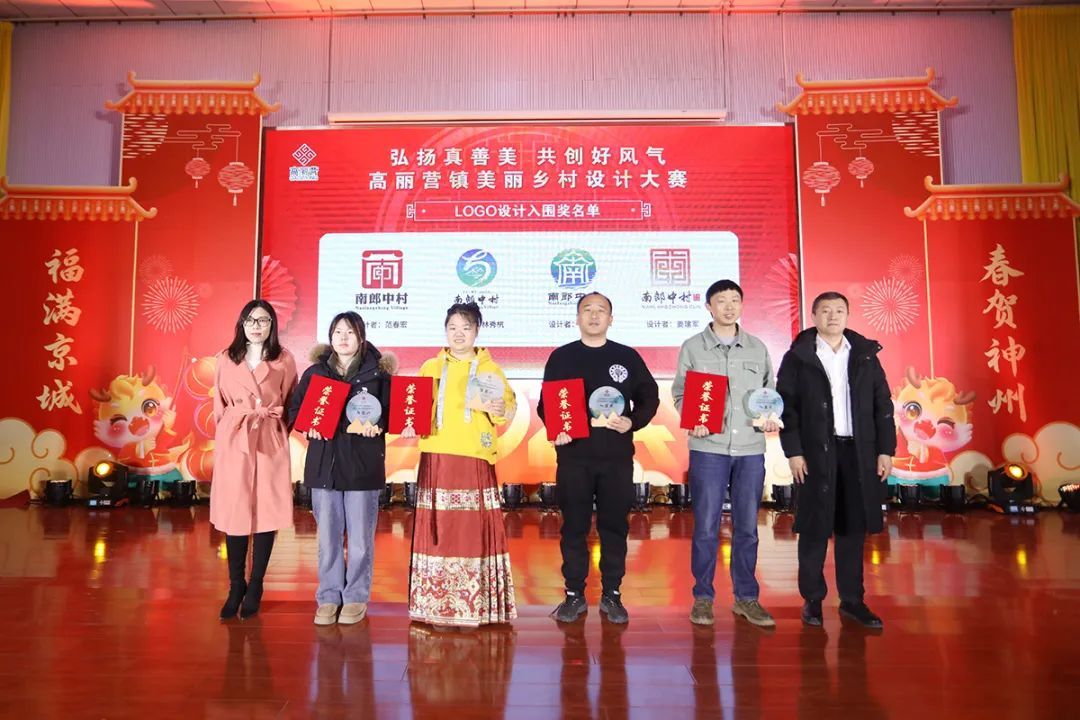 活动在舞龙表演《龙海颂歌》中拉开帷幕,演员们伴随着铿锵有力,节奏