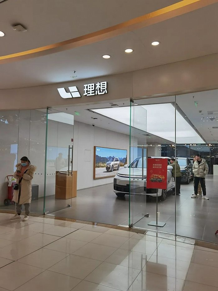 安阳一商场内的理想汽车门店