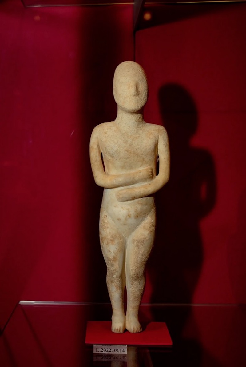 看早期希腊雕塑的形态,大都会博物馆展基克拉迪艺术