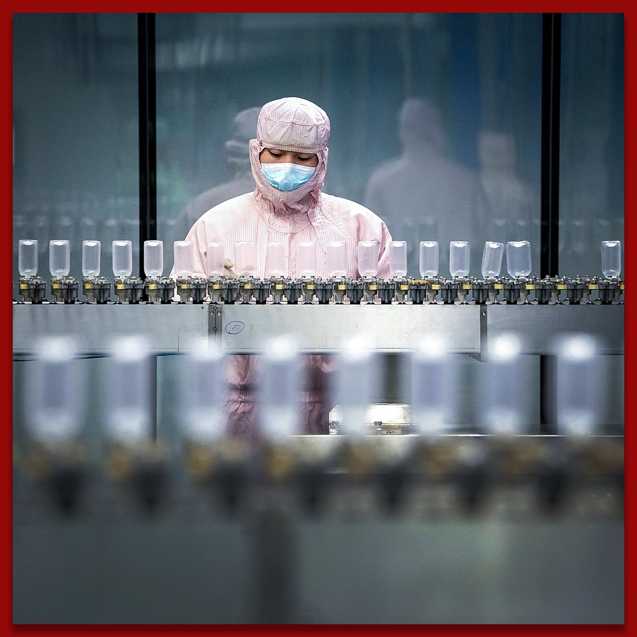 2月18日,工人在河北省石家庄四药有限公司药品制剂生产线忙碌