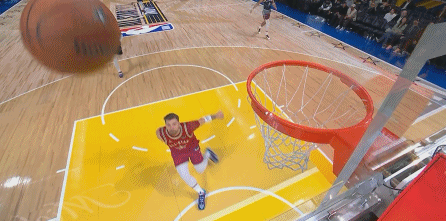 东契奇自抛自扣失败。