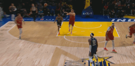 东契奇和约基奇上演精彩传球配合。