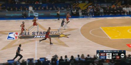 詹姆斯战斧暴扣。