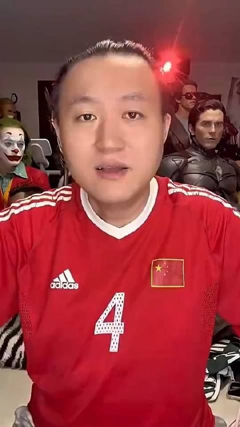 王涛:有人说我是怕球衣卖不出去才挺梅西?_新浪新闻