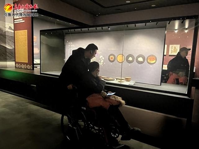 记者陈彦仿摄自从2022年新疆博物馆新馆开放,这里就成为游客打卡之地.