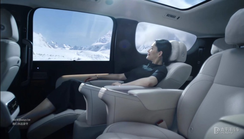 第二排座椅滑轨有500mm,最大腿部空间达到了1278mm,跟奔驰迈巴赫s400