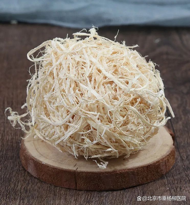 竹茹有清热凉血的作用,而且主要清上焦的火——清肺火,化痰;清心火