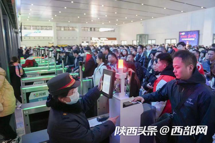 出行第二波客流高峰将至 陕西铁路再加开旅客列车114