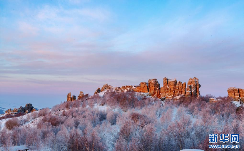 内蒙古自治区赤峰市克什克腾旗阿斯哈图石林景区的冬日晨曦.