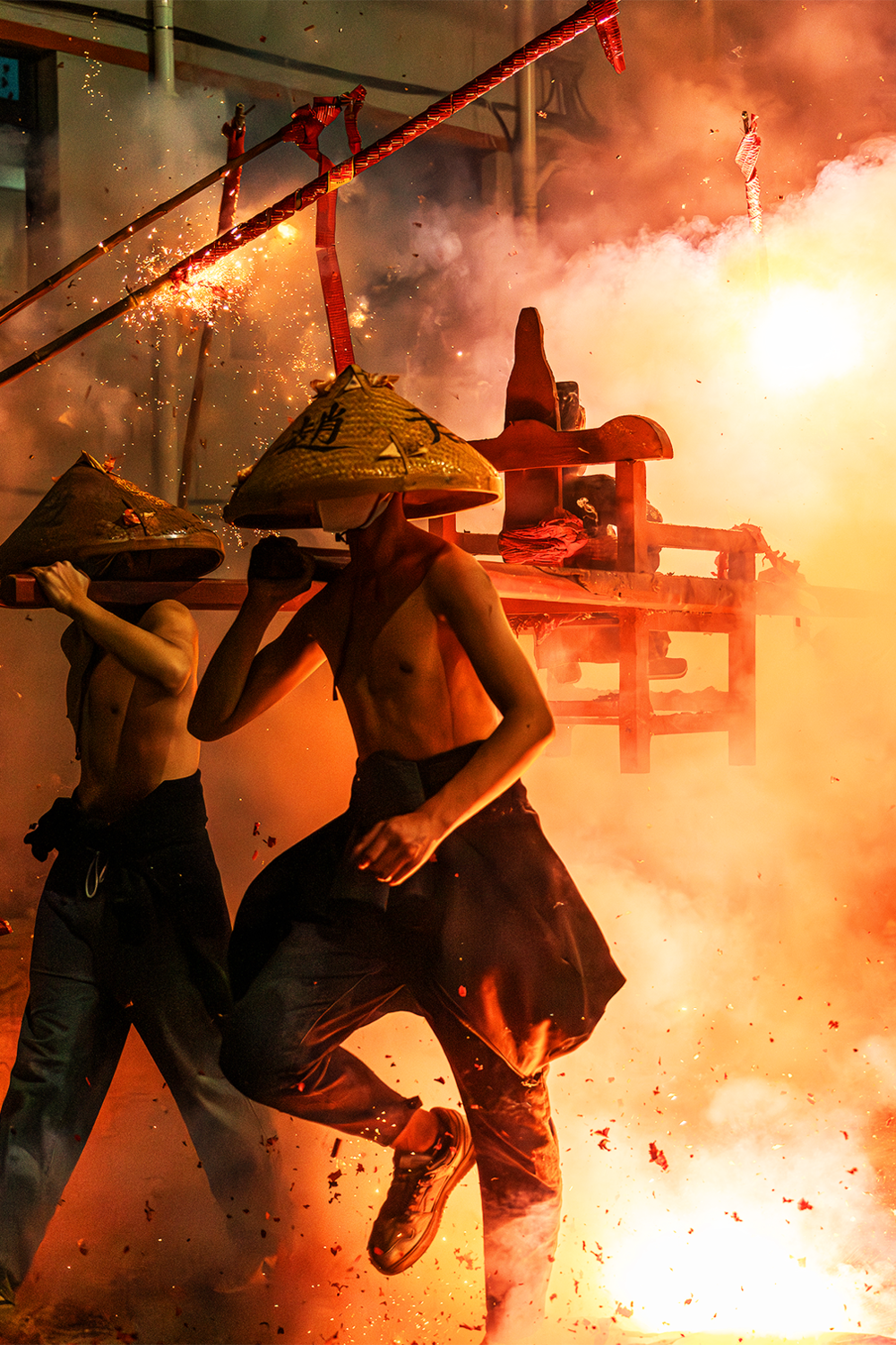 如此多的神灵,使得泉州人一到新春佳节不是在忙着拜年,就是在忙着"