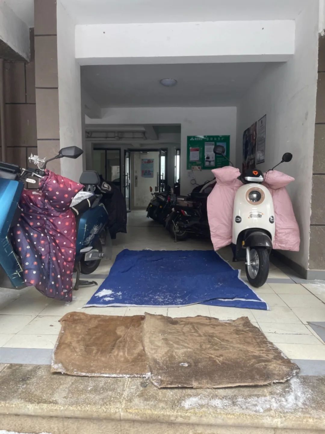 电动车火灾隐患怎么破?商报记者实地探访:充电车位不足是主因!