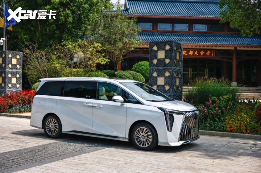 传祺m8宗师先锋版上市售价2958万元