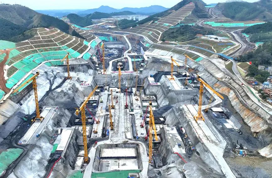 截至2月18日,平陆运河累计完成形象投资约263亿元,累计完成土石方开挖