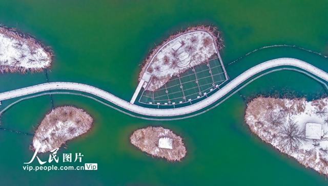 2024年2月24日,江苏省宿迁市泗洪县洪泽湖湿地公园雪景如画.