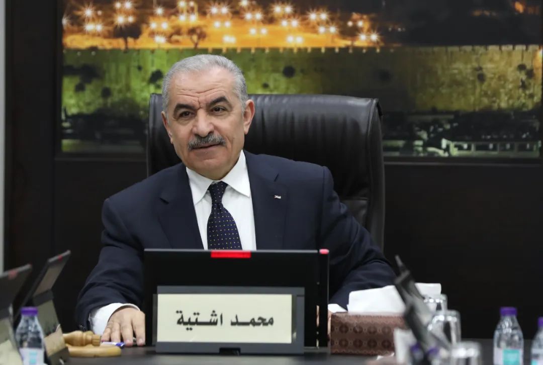 2月26日,巴勒斯坦总理阿什提耶在约旦河西岸城市拉姆安拉举行的政府