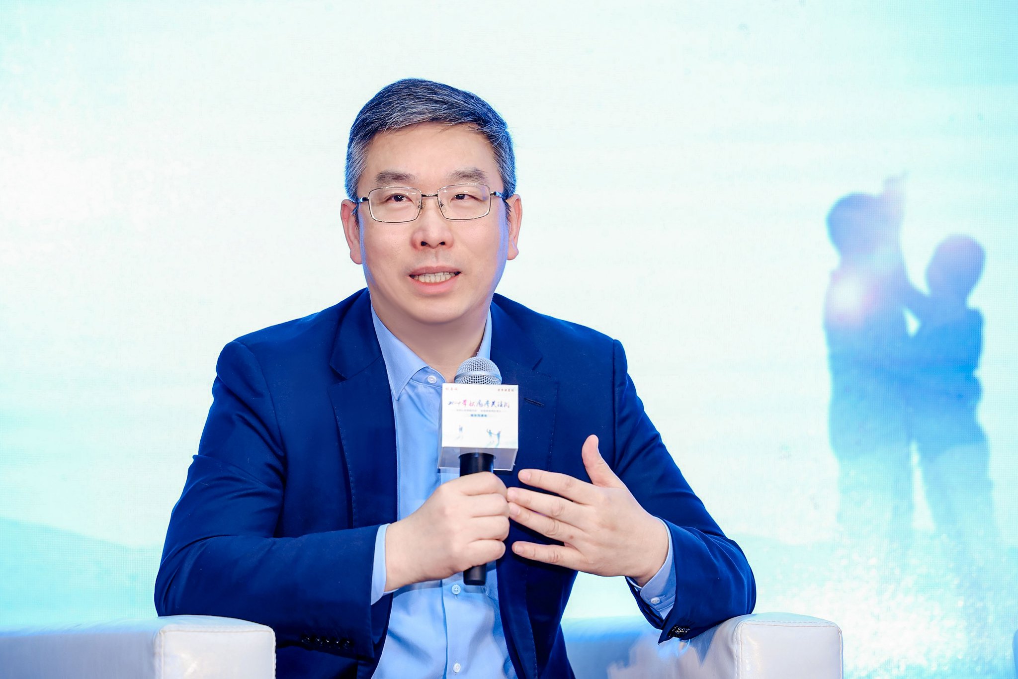 中日友好医院副院长,皮肤科主任崔勇