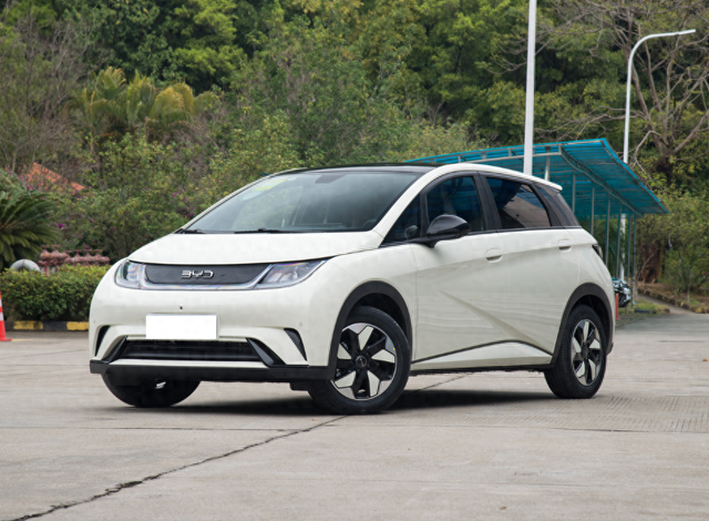 比亚迪继续推出新车续航302公里降至10万内轴距长达2700mm