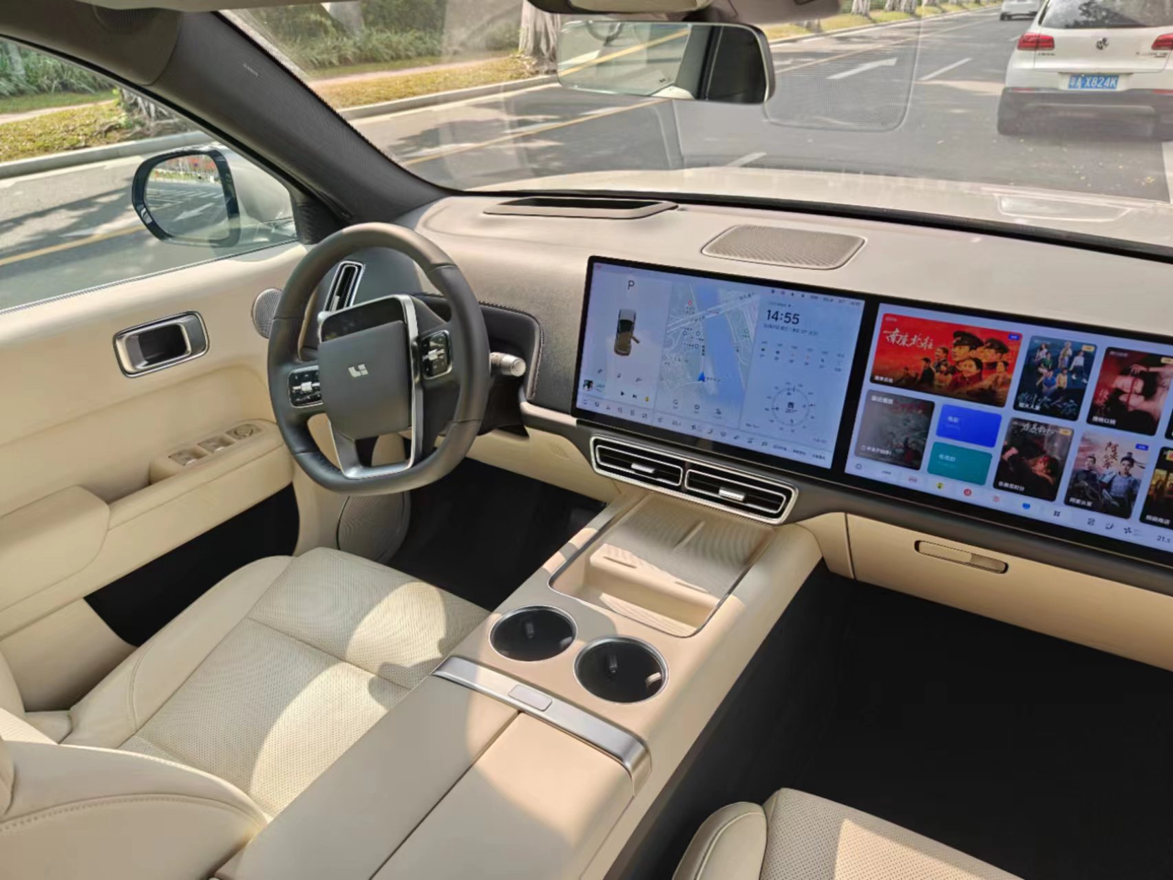 作为一辆中大型suv来说,理想l7的空间堪称豪华.