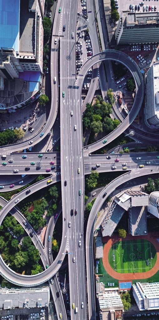 城市立体交通 □胡淼山 摄