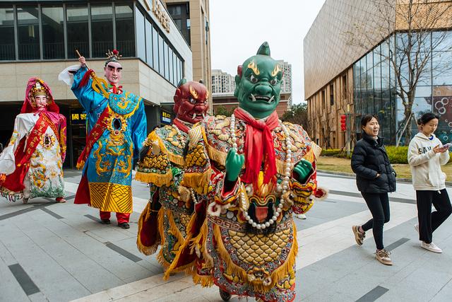 妈祖爱喝奶茶,神明包场看电影……民俗学者谈"游神"