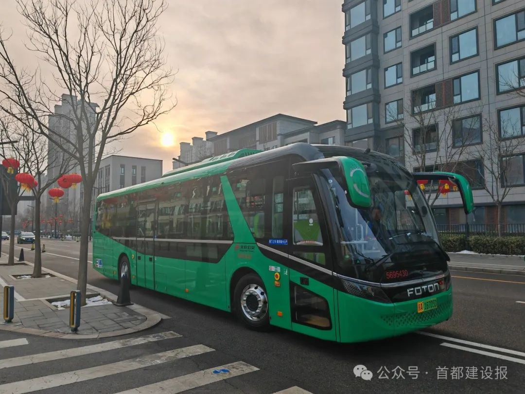 开学首日通学车伴"童"行_新浪财经_新浪网