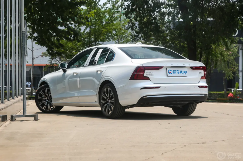 综合而言,沃尔沃s60除了在传统的核心三大件方面不输bba对手外,它还有