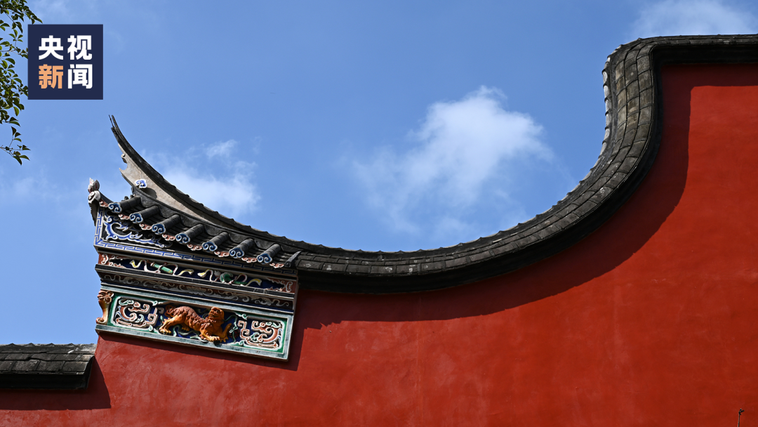 上下杭历史文化街区,陈文龙尚书庙,装饰着精美堆塑的马鞍墙.