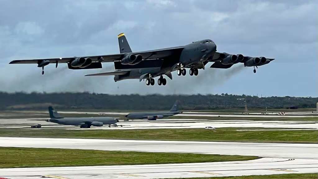 美军证实:一架b-52h空中起火,紧急迫降!|b-52h_新浪财经_新浪网