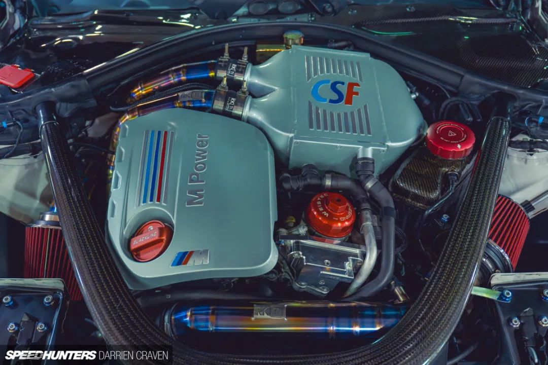 高功率s55发动机搭配mosselman铝制机油温控器,没毛病.