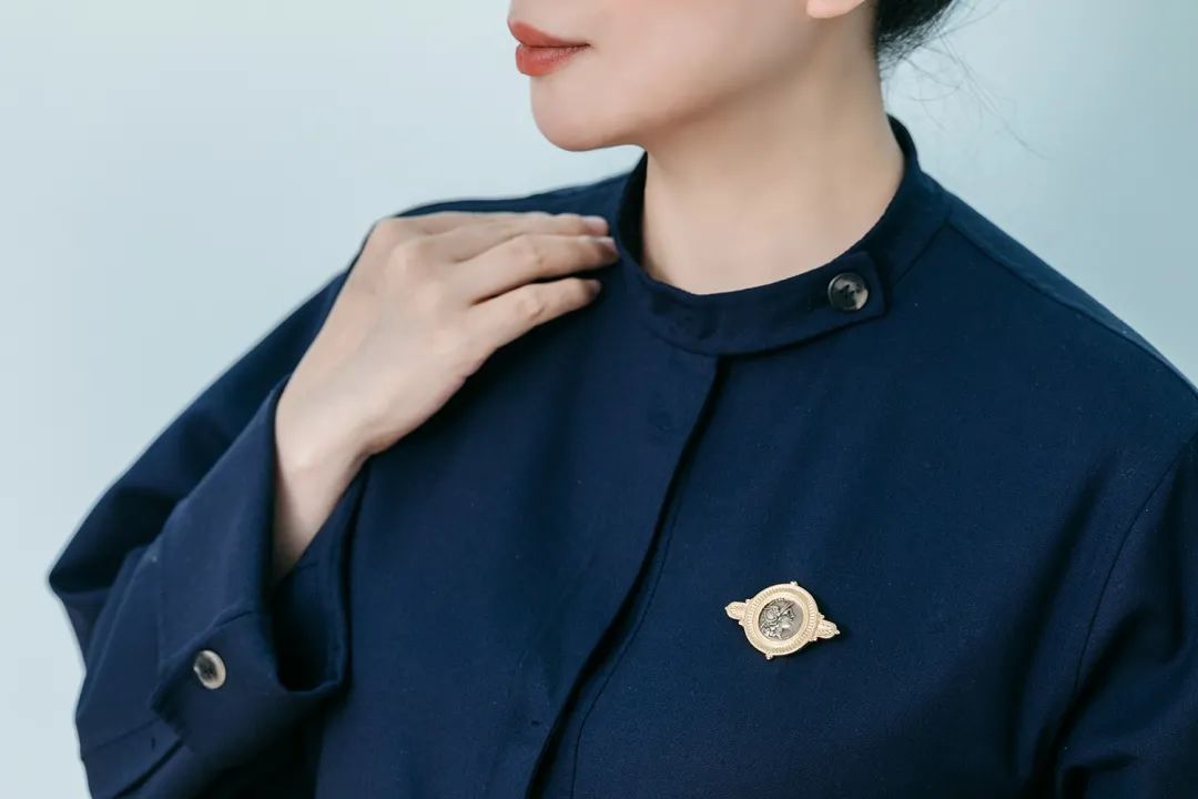 新年戴金戴红寓意超好～__财经头条