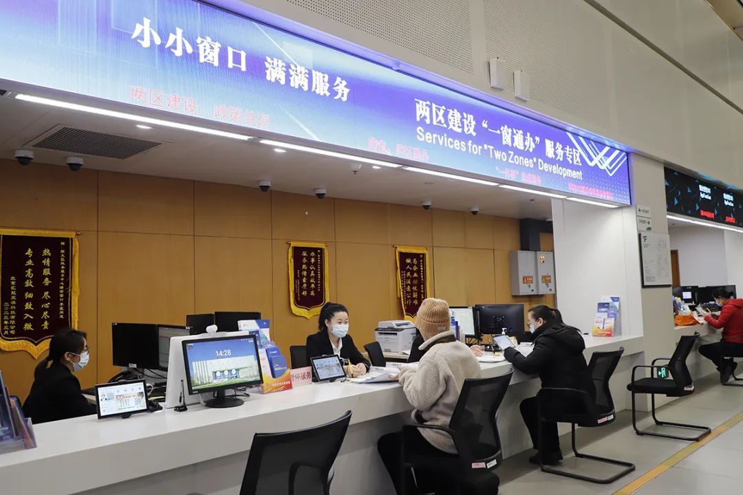一窗通办窗口顺义区探索打破京津冀政务服务壁垒分割"跨省通办"和"