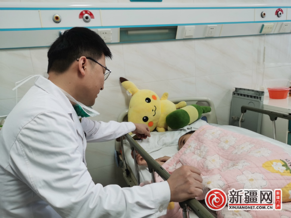 "医生叔叔,欢迎你来我家做客" 新疆巴楚县"折叠"女孩重新挺起腰杆