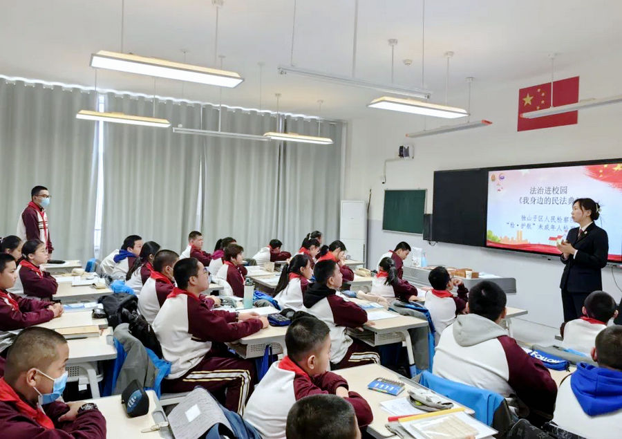 2月20日,独山子区人民检察院,独山子区第三中学法治副校长为该校师生