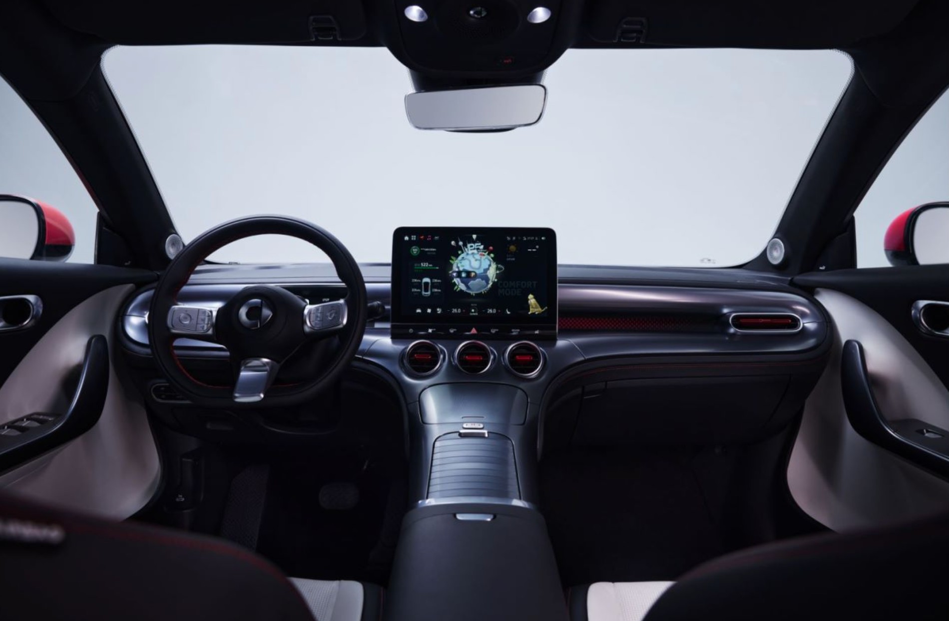 极具"奔驰味",但材料选择与更圆润的线面设计,则让smart风格更年轻态